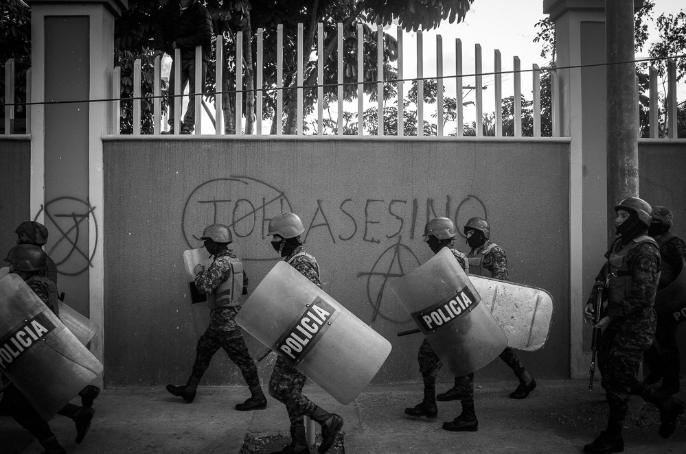 street/singles Photo